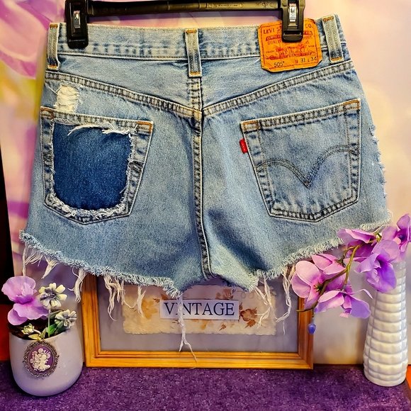 Vintage Levi's high rise distressed cutoff shorts - Picture 3 of 15